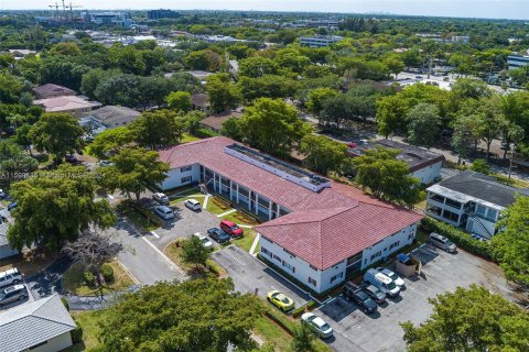 Propiedad comercial en venta en Coral Springs, Florida № 1215747 - foto 13