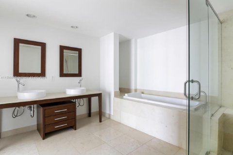 Condo in Miami, Florida, 2 bedrooms  № 1216466 - photo 6