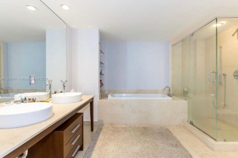 Condo in Miami, Florida, 2 bedrooms  № 1216466 - photo 5