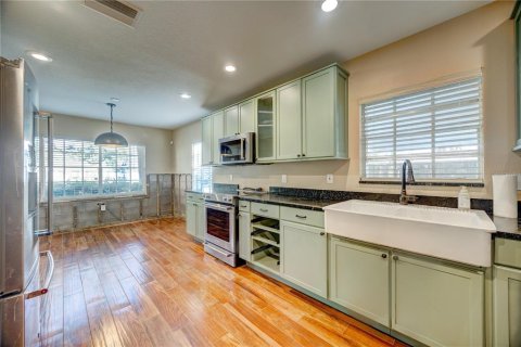 Villa ou maison à vendre à Tampa, Floride: 4 chambres, 197.32 m2 № 1406929 - photo 8