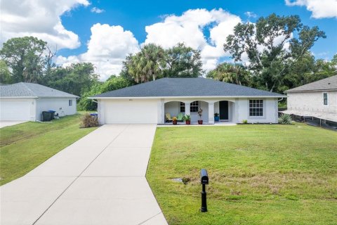 House in North Port, Florida 3 bedrooms, 136.19 sq.m. № 1384666 - photo 1