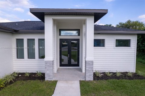 Villa ou maison à vendre à Cape Coral, Floride: 4 chambres, 176.14 m2 № 839369 - photo 5