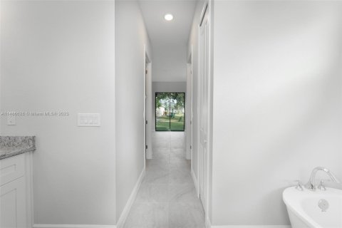 Villa ou maison à vendre à Cape Coral, Floride: 4 chambres, 176.14 m2 № 839369 - photo 26