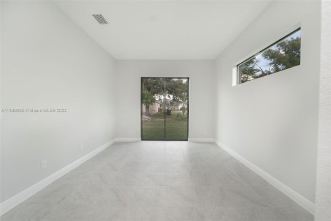 Villa ou maison à vendre à Cape Coral, Floride: 4 chambres, 176.14 m2 № 839369 - photo 27