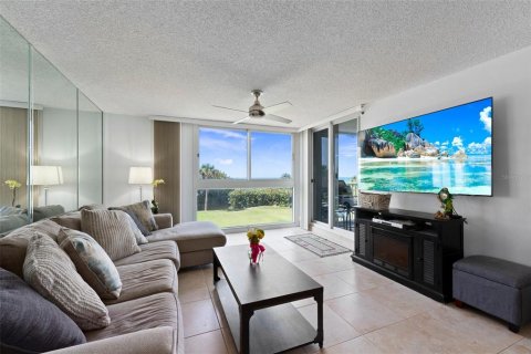 Condo in Hutchinson Island South, Florida, 2 bedrooms  № 1265289 - photo 12