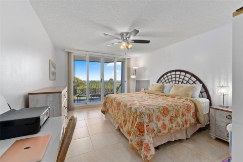 Condo in Hutchinson Island South, Florida, 2 bedrooms  № 1265289 - photo 25