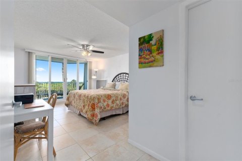 Condo in Hutchinson Island South, Florida, 2 bedrooms  № 1265289 - photo 24