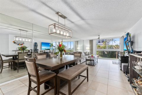 Condo in Hutchinson Island South, Florida, 2 bedrooms  № 1265289 - photo 9