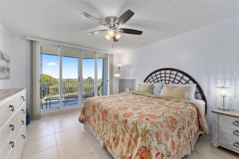 Condo in Hutchinson Island South, Florida, 2 bedrooms  № 1265289 - photo 26