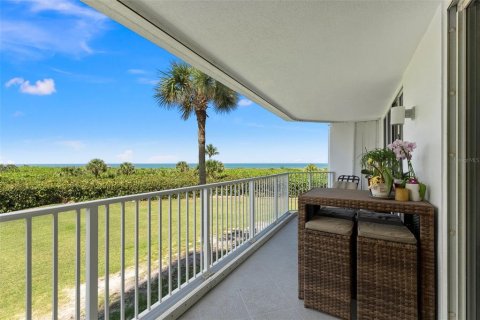 Condo in Hutchinson Island South, Florida, 2 bedrooms  № 1265289 - photo 17