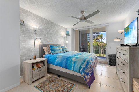 Condo in Hutchinson Island South, Florida, 2 bedrooms  № 1265289 - photo 21