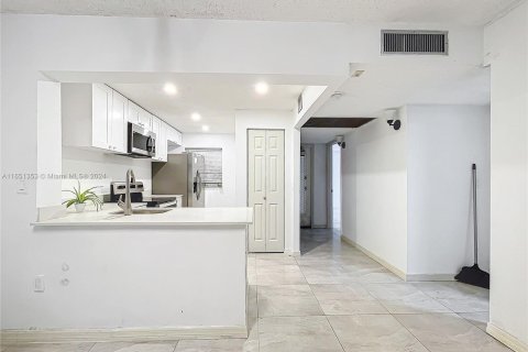 Copropriété à vendre à Davie, Floride: 2 chambres, 108.7 m2 № 1345569 - photo 15