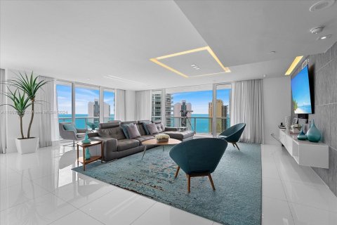 Condominio en venta en Sunny Isles Beach, Florida, 2 dormitorios, 199.18 m2 № 1345685 - foto 1