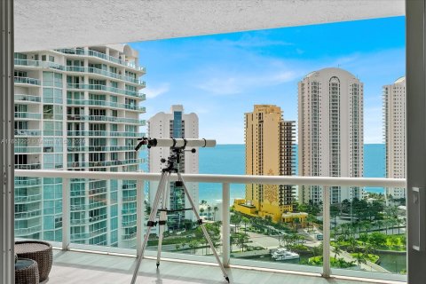 Condo in Sunny Isles Beach, Florida, 2 bedrooms  № 1345685 - photo 8