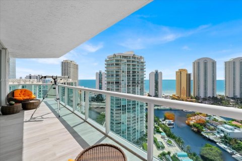 Condo in Sunny Isles Beach, Florida, 2 bedrooms  № 1345685 - photo 7