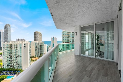 Condominio en venta en Sunny Isles Beach, Florida, 2 dormitorios, 199.18 m2 № 1345685 - foto 10