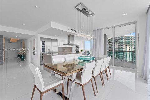 Condominio en venta en Sunny Isles Beach, Florida, 2 dormitorios, 199.18 m2 № 1345685 - foto 16