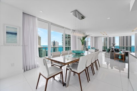 Condominio en venta en Sunny Isles Beach, Florida, 2 dormitorios, 199.18 m2 № 1345685 - foto 11