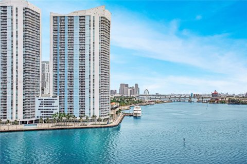 Condominio en venta en Miami, Florida, 2 dormitorios, 121.7 m2 № 1401332 - foto 14