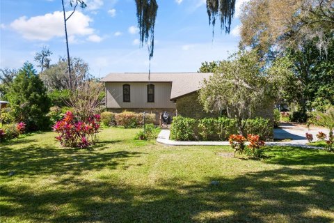 House in Plant City, Florida 4 bedrooms, 365.57 sq.m. № 1351491 - photo 1