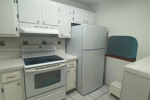 Condo in Sunrise, Florida, 2 bedrooms  № 1400110 - photo 2