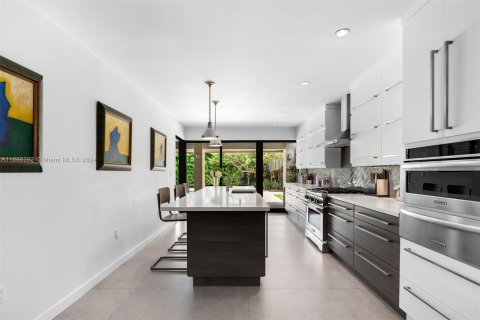 Casa en venta en Miami, Florida, 5 dormitorios, 392.14 m2 № 1439977 - foto 6