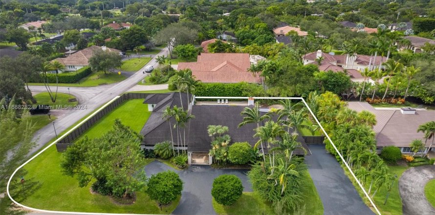 Casa en Miami, Florida 5 dormitorios, 392.14 m2 № 1439977