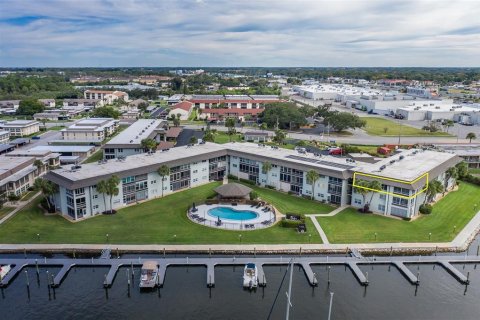 Copropriété à vendre à New Port Richey, Floride: 2 chambres, 110.93 m2 № 1379830 - photo 1