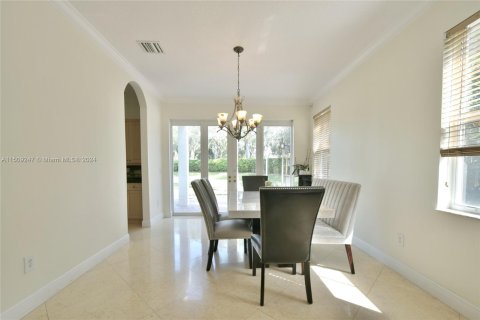 House in Miramar, Florida 5 bedrooms, 371.05 sq.m. № 937991 - photo 4