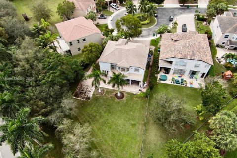 House in Miramar, Florida 5 bedrooms, 371.05 sq.m. № 937991 - photo 9