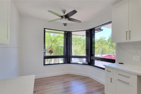 Townhouse in North Miami, Florida 2 bedrooms, 191.1 sq.m. № 1423662 - photo 19