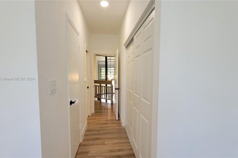 Townhouse in North Miami, Florida 2 bedrooms, 191.1 sq.m. № 1423662 - photo 23