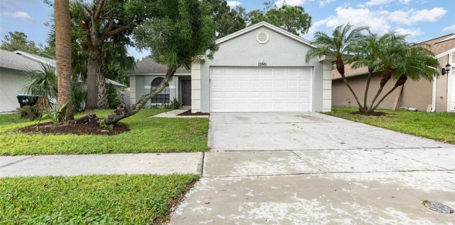 House in Orlando, Florida 3 bedrooms, 120.96 sq.m. № 1405317