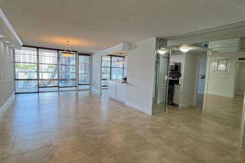 Condo in Sunny Isles Beach, Florida, 2 bedrooms  № 1355478 - photo 10