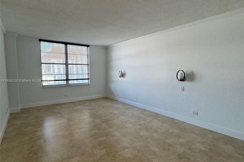 Condo in Sunny Isles Beach, Florida, 2 bedrooms  № 1355478 - photo 16