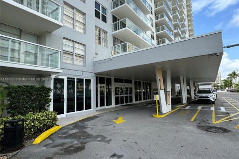 Condo in Sunny Isles Beach, Florida, 2 bedrooms  № 1355478 - photo 3