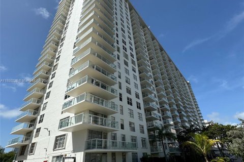 Condo in Sunny Isles Beach, Florida, 2 bedrooms  № 1355478 - photo 2