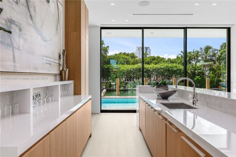 Casa en venta en Miami Beach, Florida, 7 dormitorios № 1355476 - foto 25