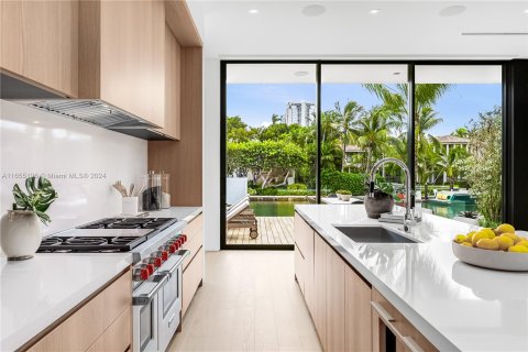 Casa en venta en Miami Beach, Florida, 7 dormitorios № 1355476 - foto 28