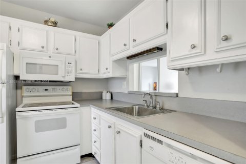 Copropriété à vendre à Lauderdale Lakes, Floride: 2 chambres, 87.7 m2 № 1355477 - photo 12