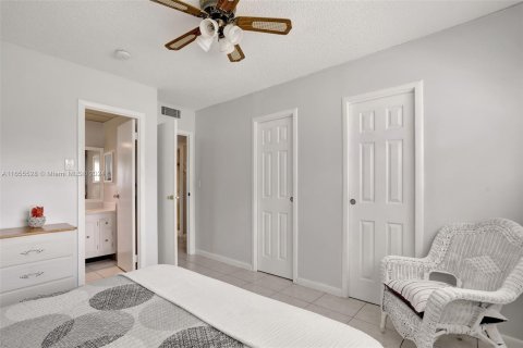 Condo in Lauderdale Lakes, Florida, 2 bedrooms  № 1355477 - photo 21