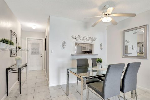 Copropriété à vendre à Lauderdale Lakes, Floride: 2 chambres, 87.7 m2 № 1355477 - photo 11