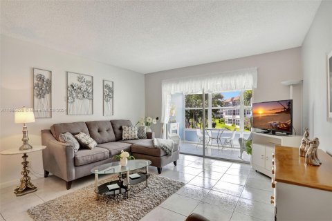 Condo in Lauderdale Lakes, Florida, 2 bedrooms  № 1355477 - photo 3