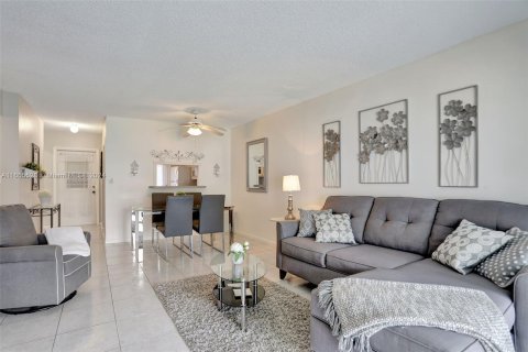 Copropriété à vendre à Lauderdale Lakes, Floride: 2 chambres, 87.7 m2 № 1355477 - photo 9