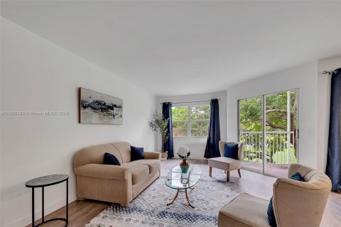 Condominio en venta en Pembroke Pines, Florida, 1 dormitorio, 97.08 m2 № 1235442 - foto 4