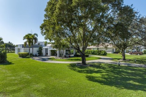 House in Davie, Florida 5 bedrooms, 315.03 sq.m. № 1146501 - photo 10