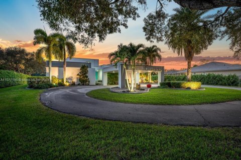 House in Davie, Florida 5 bedrooms, 315.03 sq.m. № 1146501 - photo 9