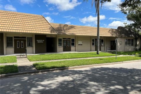 Propiedad comercial en alquiler en Belleair, Florida, 112.41 m2 № 1378054 - foto 4