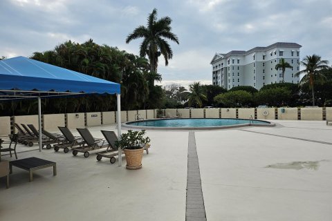 Condo in West Palm Beach, Florida, 1 bedroom  № 972946 - photo 2