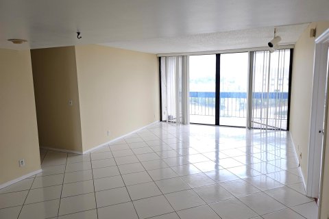 Condo in West Palm Beach, Florida, 1 bedroom  № 972946 - photo 20